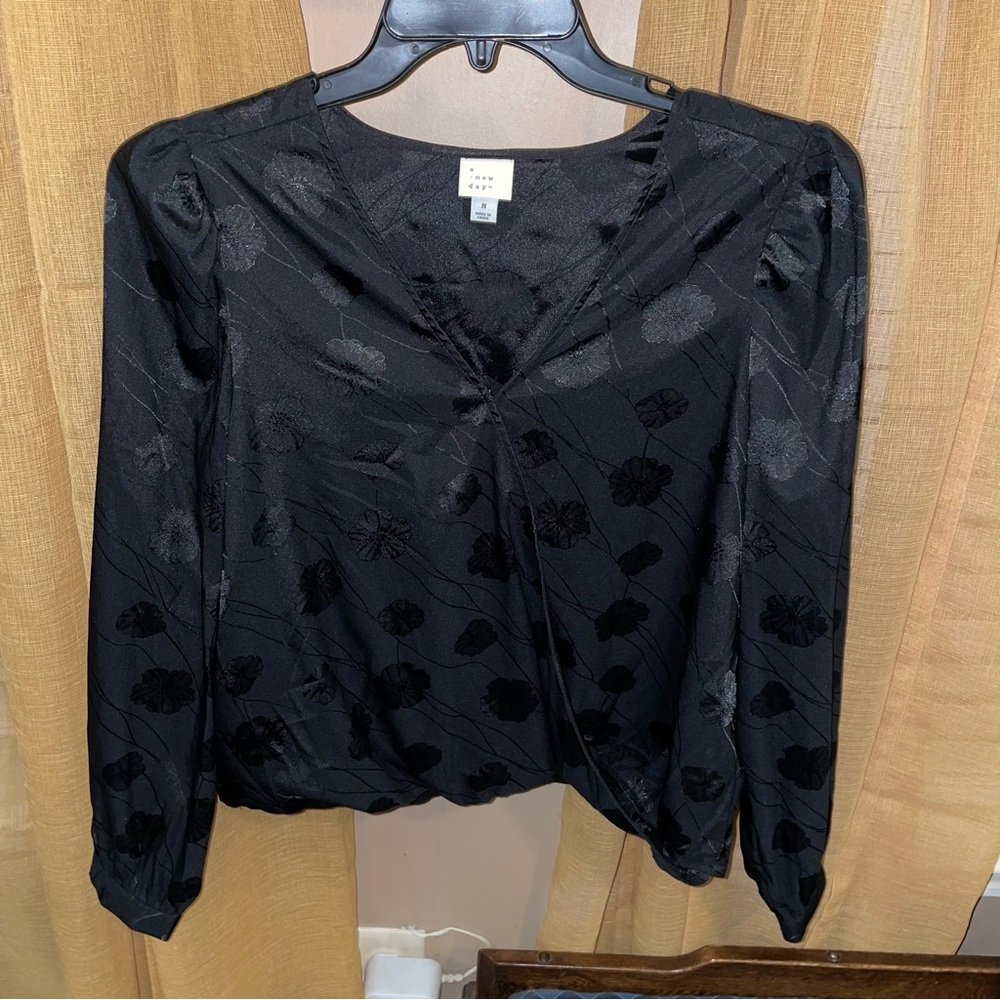 🖤 A New Day Black Floral Blouse – Elegant & Versatile!